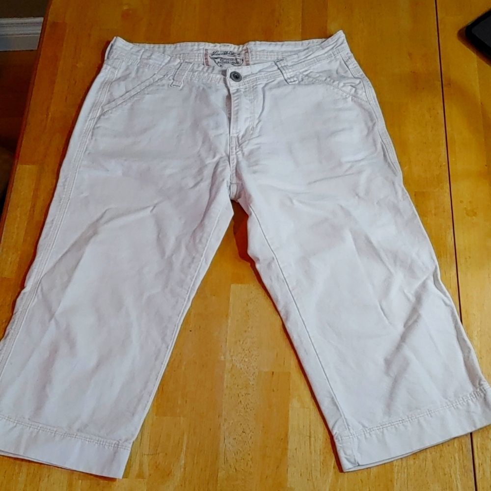 Levi Strauss White Capri's